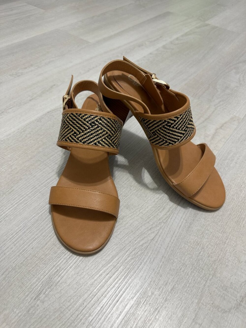 Women's Tan/black heeled SANDALS~ size 9W LN!